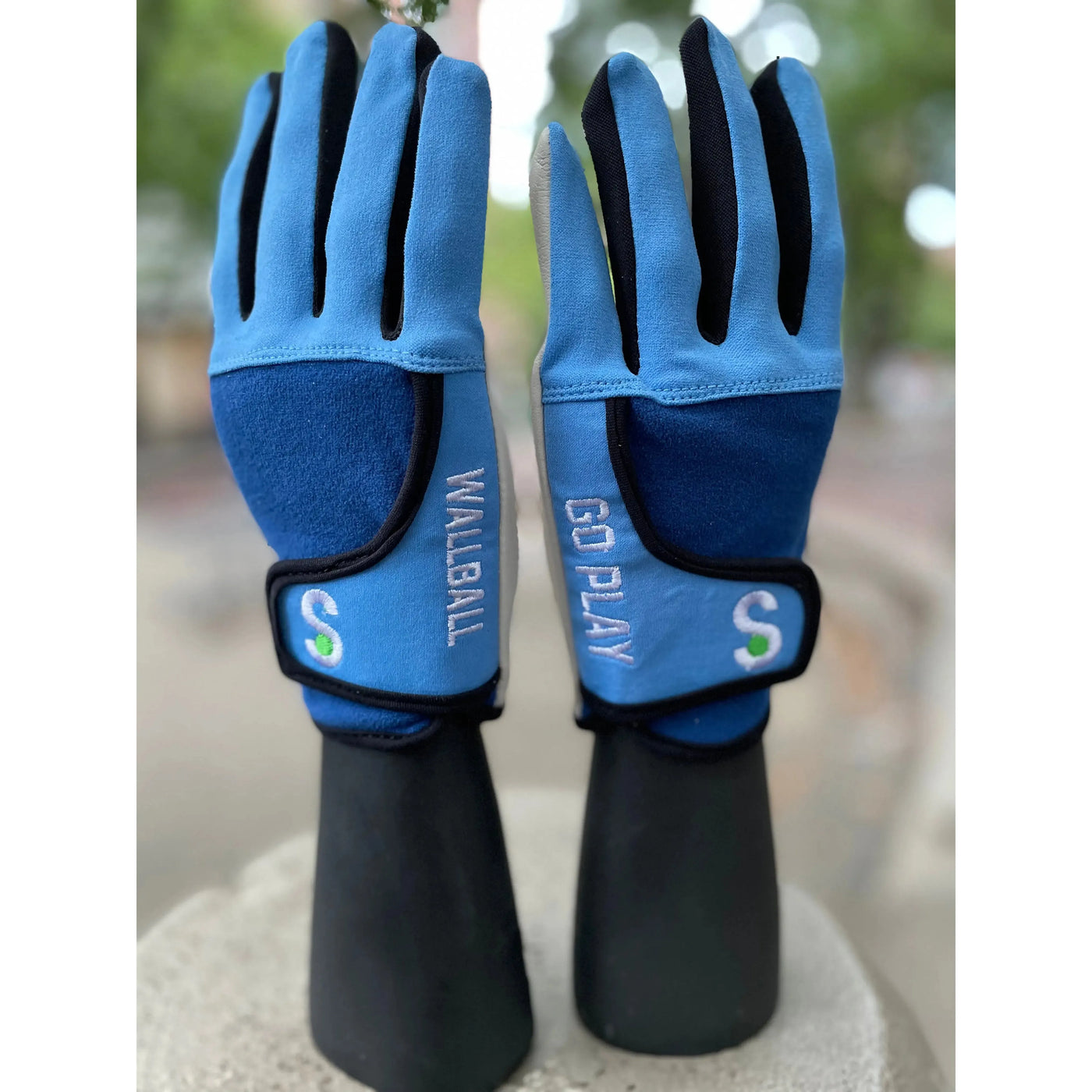 Padded top golf gloves
